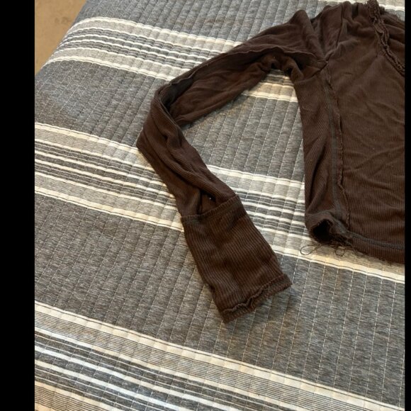 Urban Outfitters Distressed Long Sleeve Women's Crop Top Size XS - Picture 3 of 6